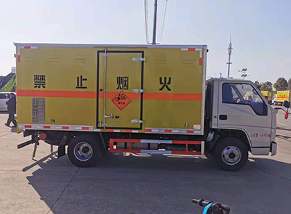 吉水爆破器材运输车工人安全操作规范与智能技术保障